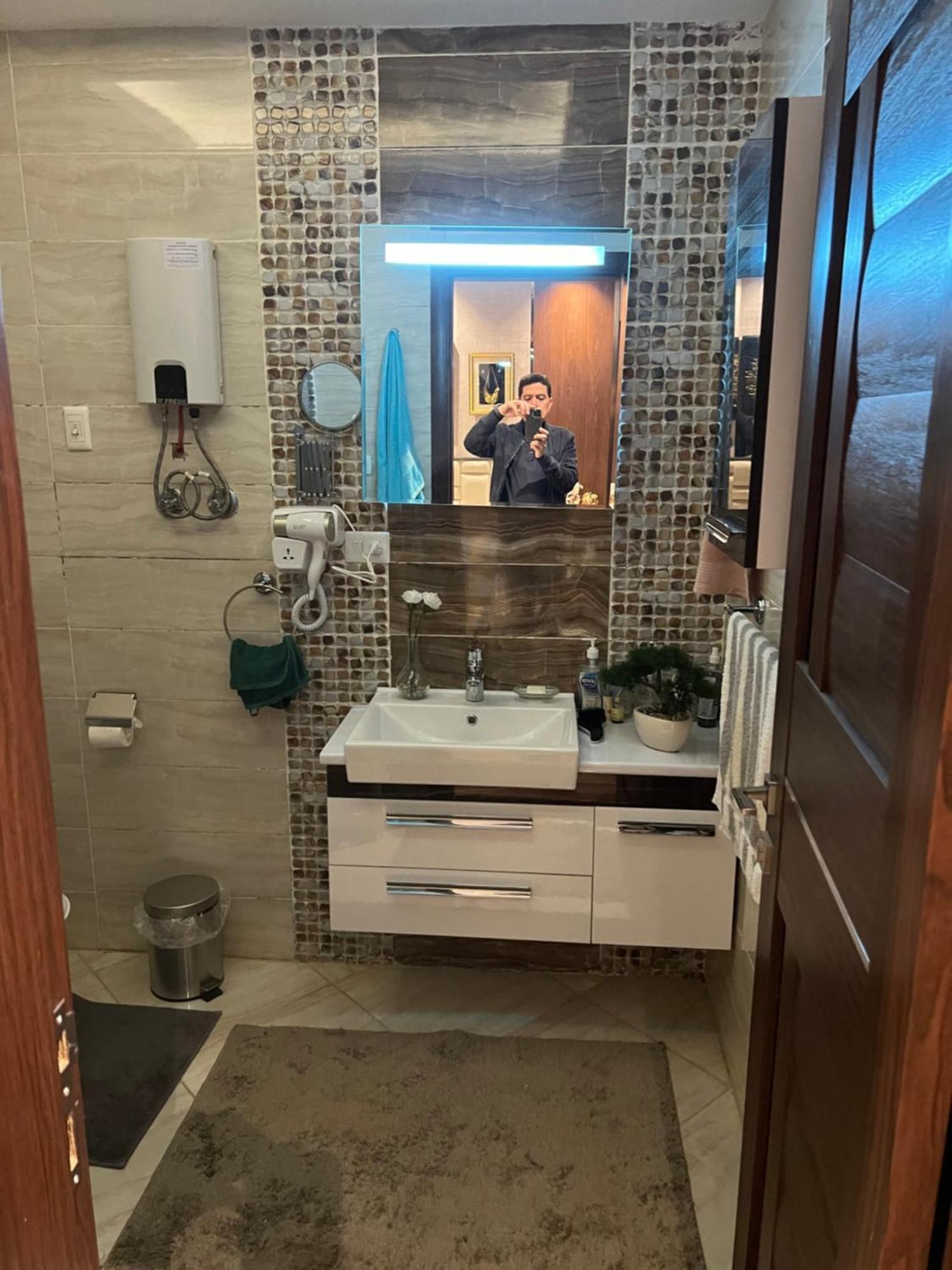 Appartement شقه مفروشه فاخره بالقاهره الجديده à New Cairo Extérieur photo